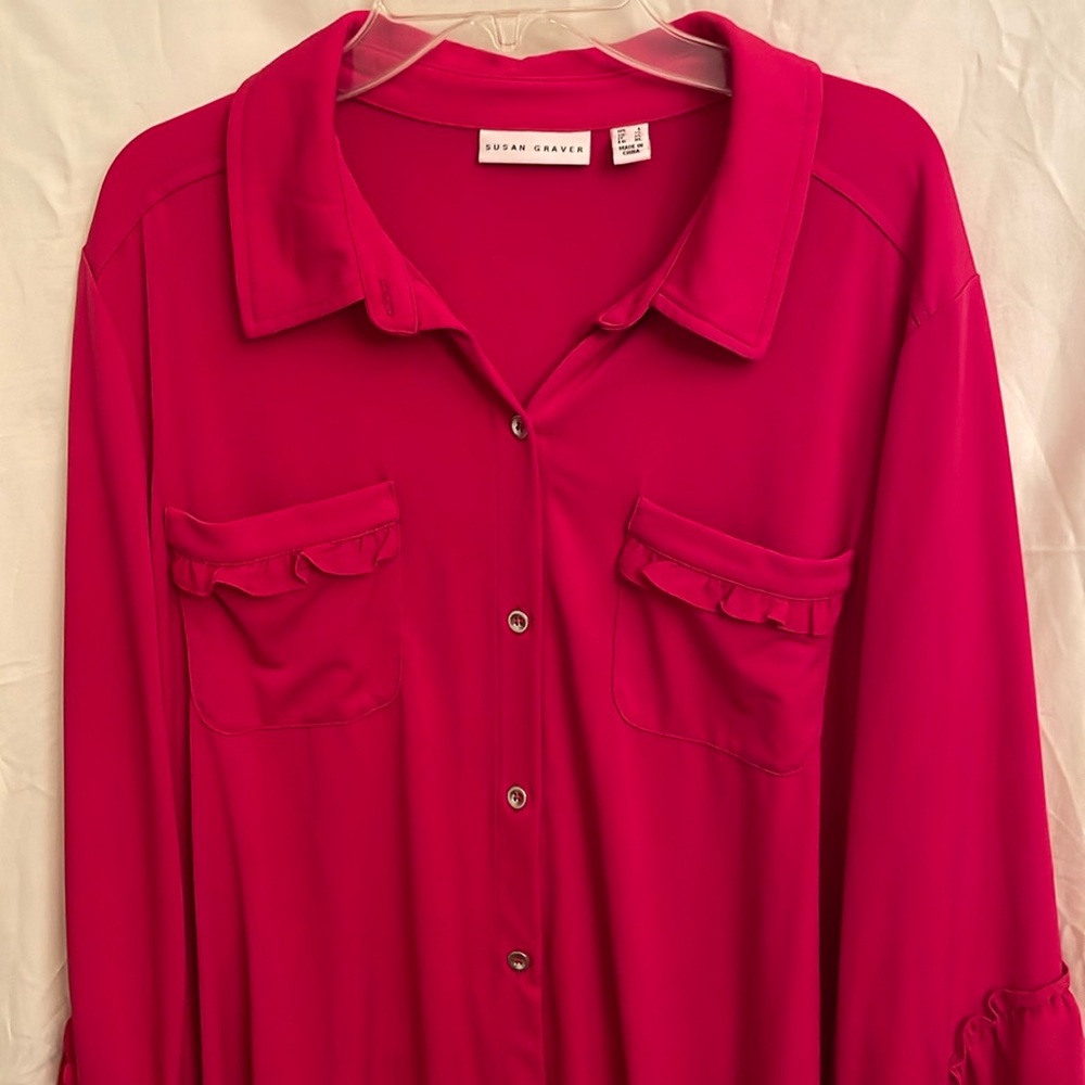 Susan Graver liquid knit button front top with ruffle sleeves. Women’s Large